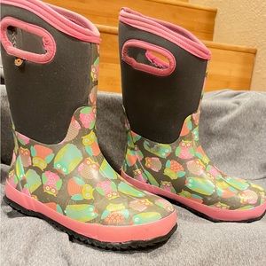 Girls Youth Size 4 - BOGS Classic Owl Boots - Gently used.